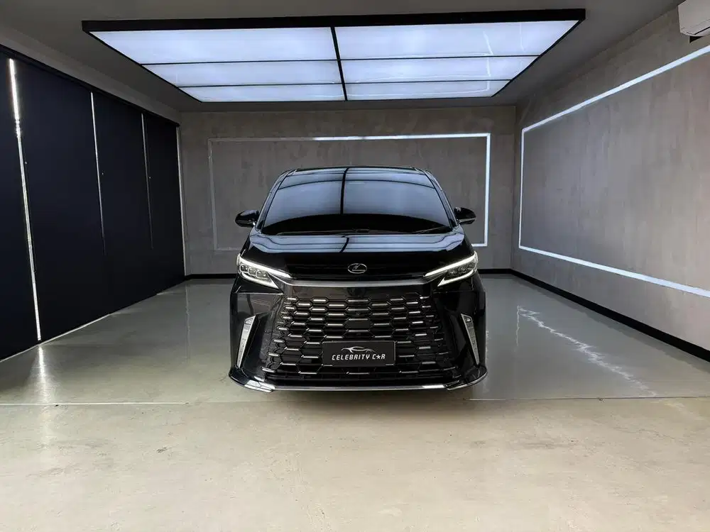 Lexus LM350H 7Seaters At 2024