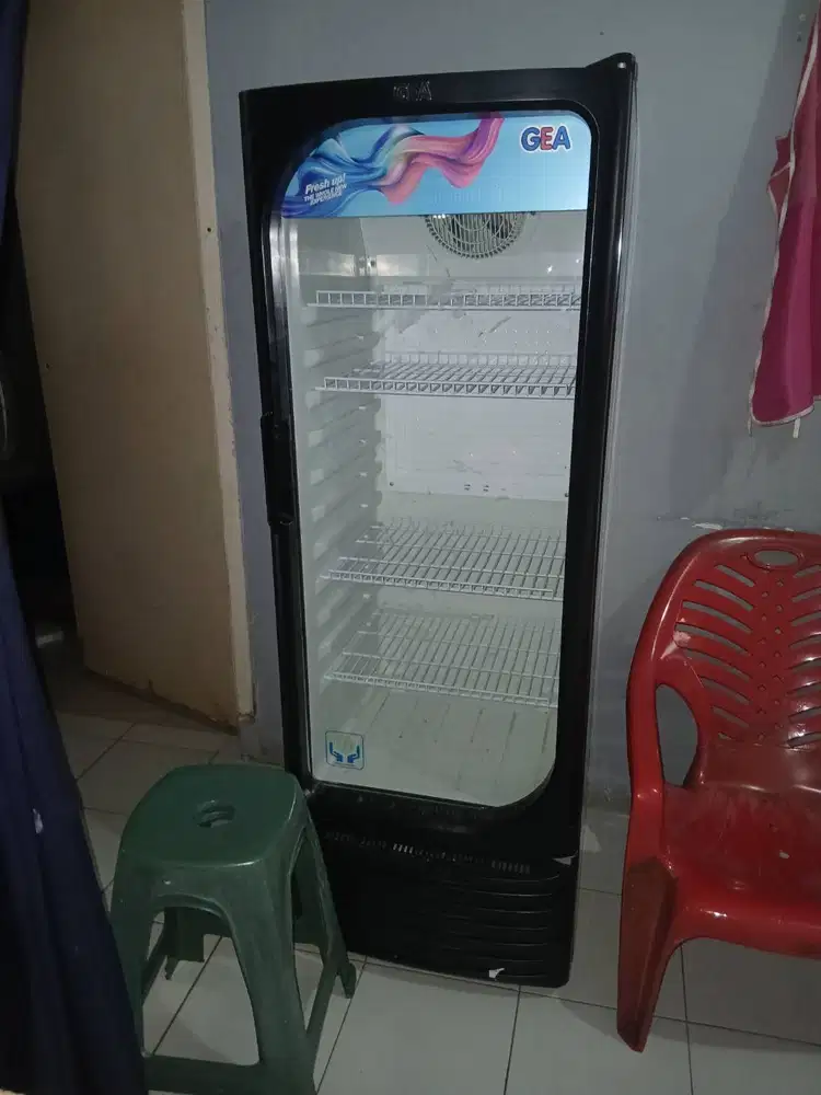 Showcase merk GEA UK.260 liter jual 2 jt saja.