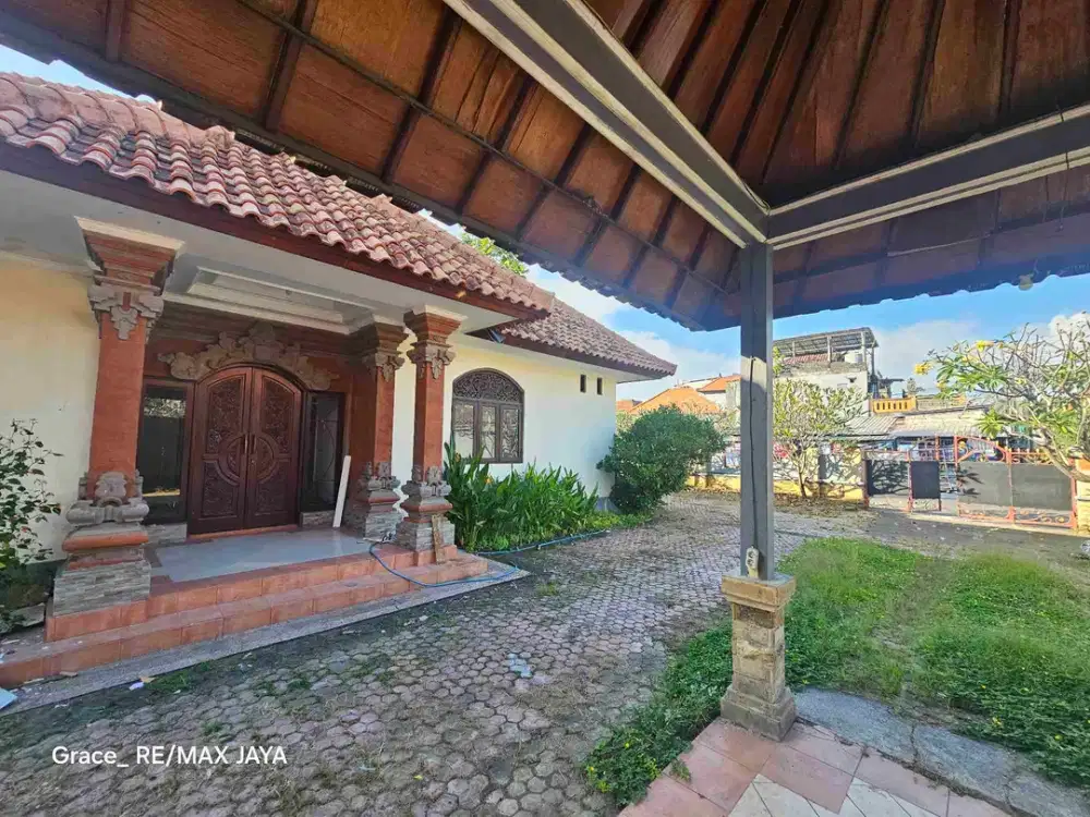 Rumah Besar dan Lega bisa untuk Kantor di Area Gatsu Barat Denpasar