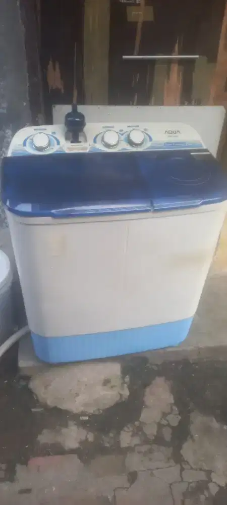 Mesin cuci 2 tabung merk aqua