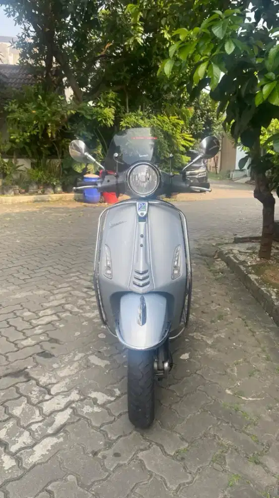 VESPA PRIMAVERA I-GET 2017 SILVER KM 19RB