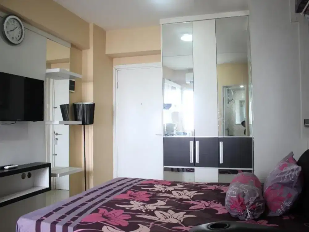 Apartemen the green pramuka city studio furnish bagus