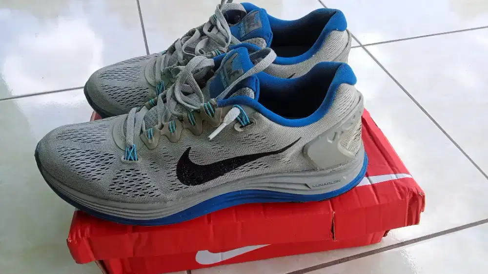 Sepatu Nike lunarglide