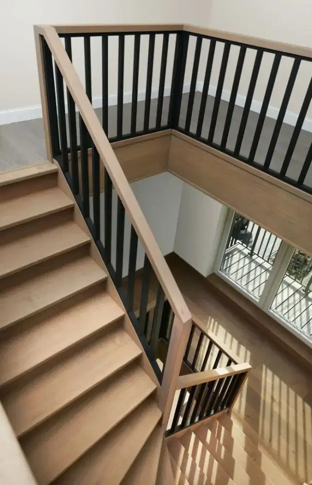 Railing Tangga Cocok Untuk Villa