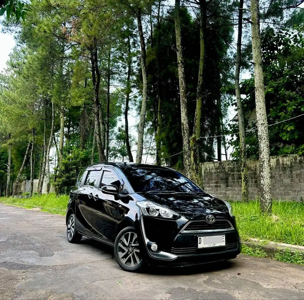 KM22RB- Toyota Sienta V Manual 2018 MT Hitam 2019/2020 istimewa