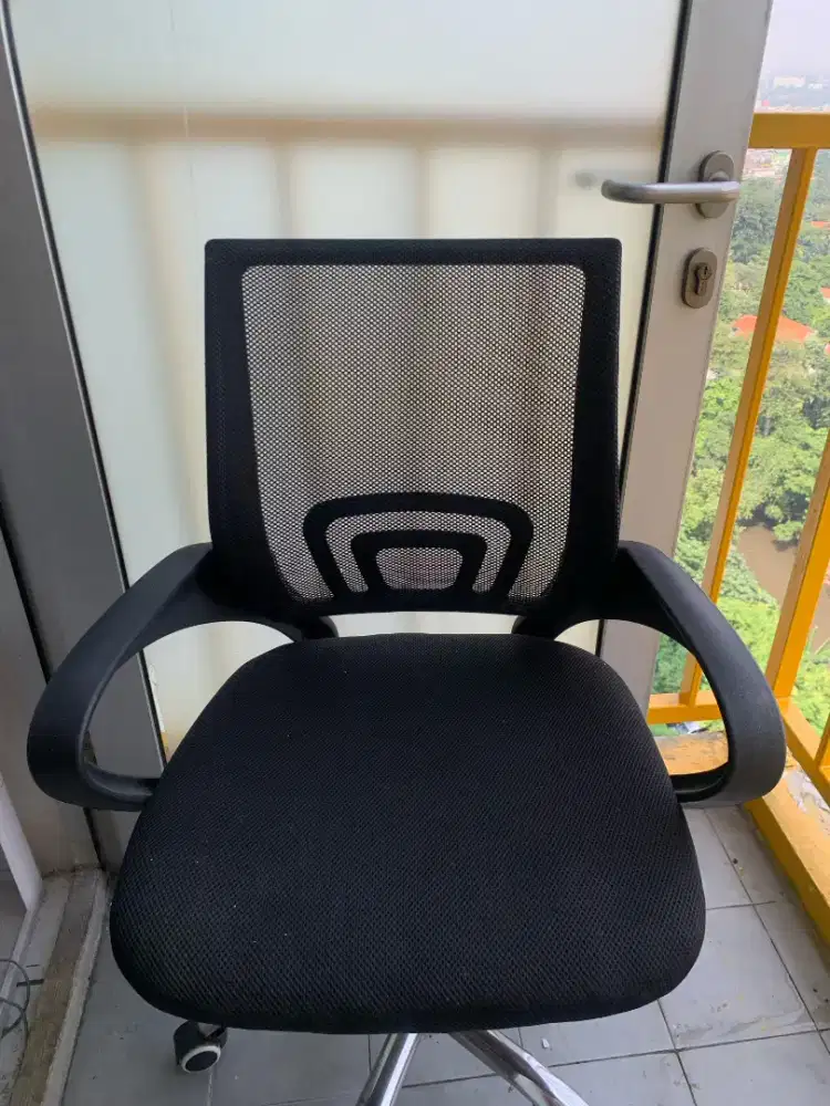 kursi kantor roda putar naik turun hitam besi