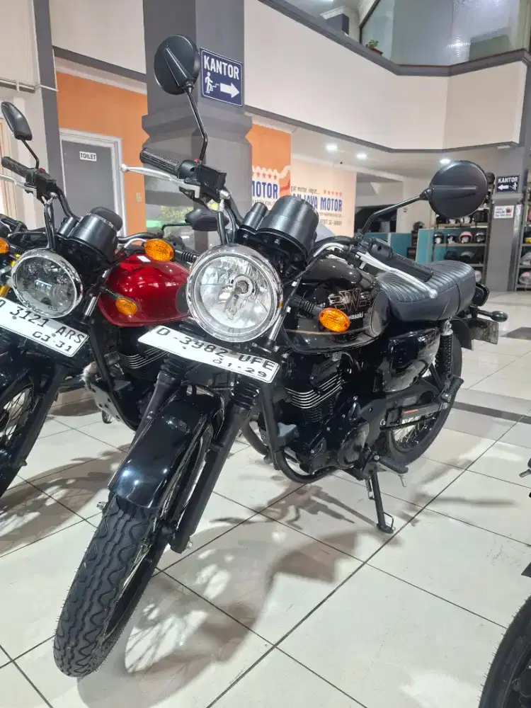 W 175 SE BLACK STEEL 2023 - SRI SANJAYA MOTOR