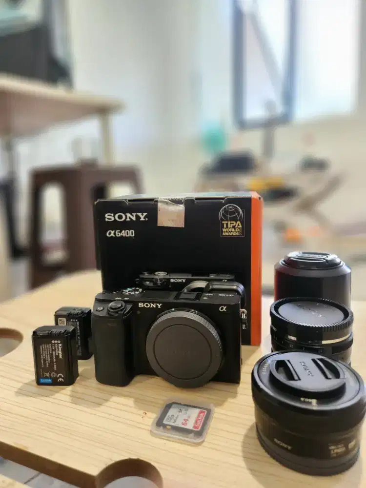 Sony A6400 dan 3 lensa mulus normal murah
