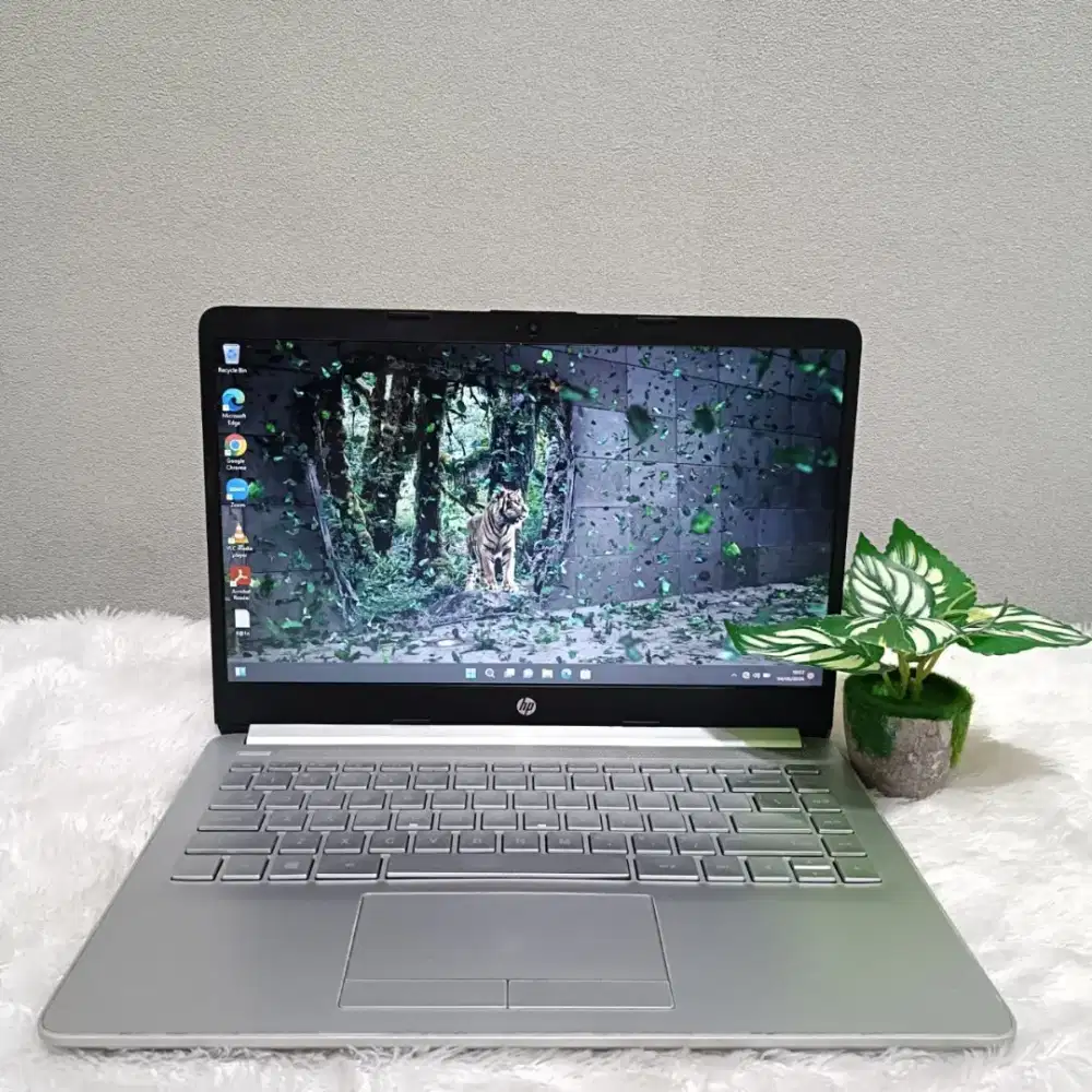 HP 14S DK0073AU AMD A4 9125U RAM 4GB SSD 240GB LAYAR 14.0 INCH