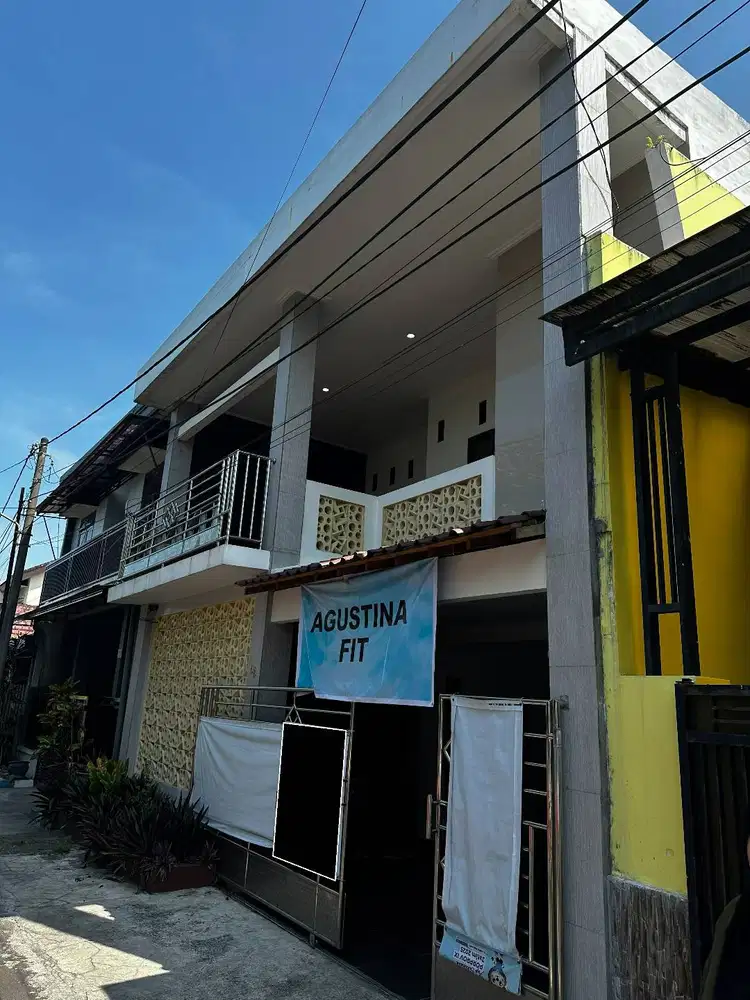 RUMAH PRIBADI 6 KT 3 KM CARPORT LUAS