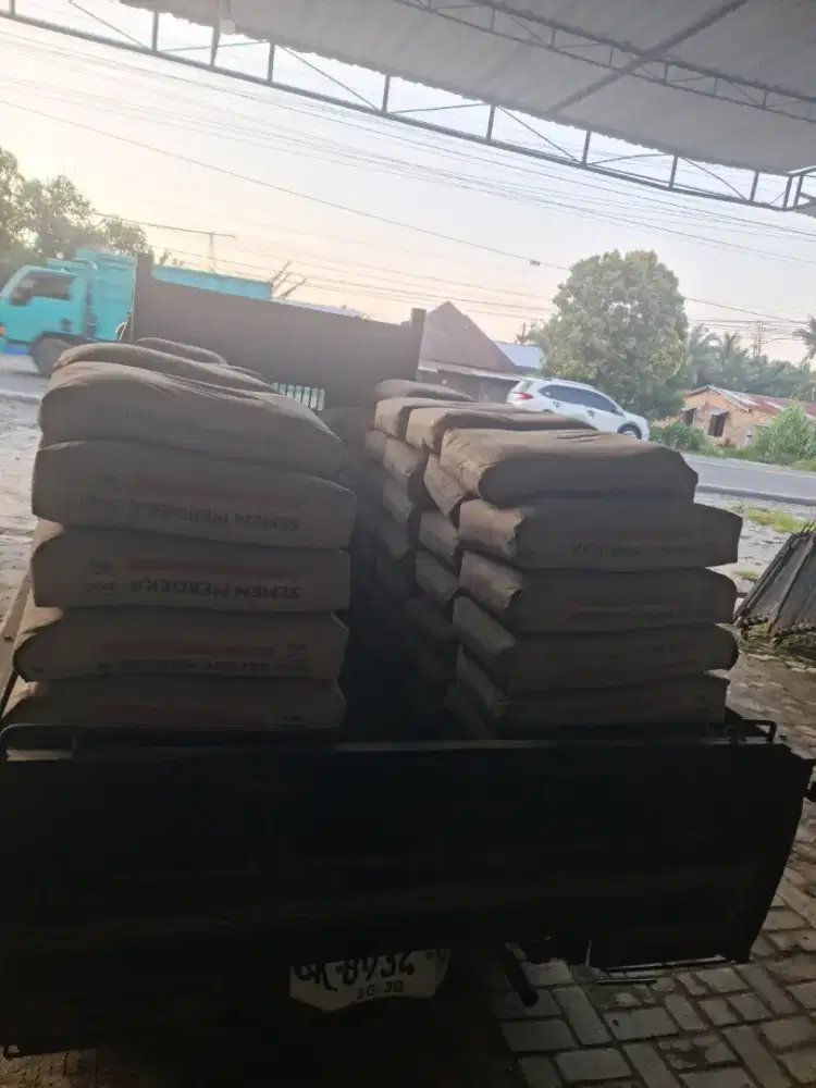Supir Toko Bangunan Depan Belakang