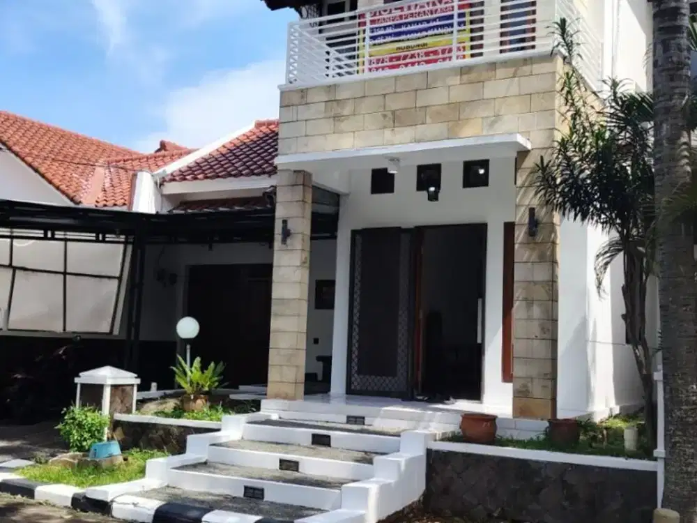 Disewakan rumah rapi di pesona kayangan