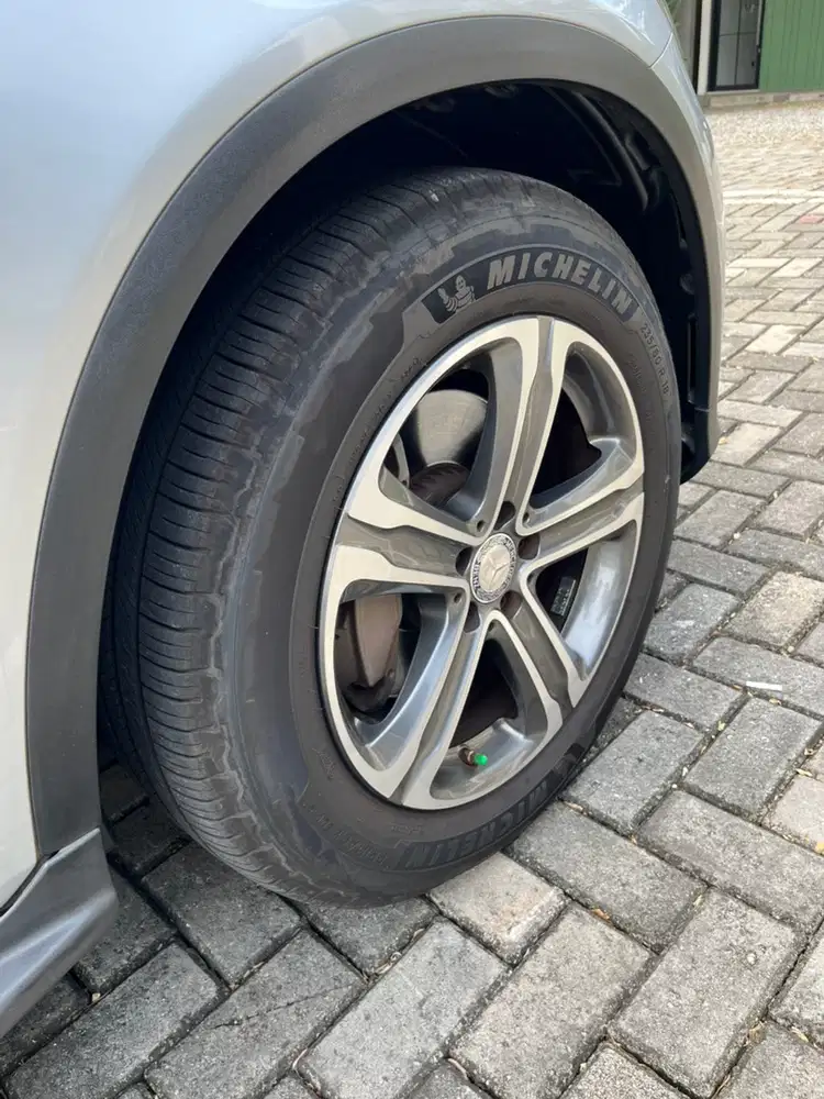 Mercedes-Benz GLC200 2018 Bensin