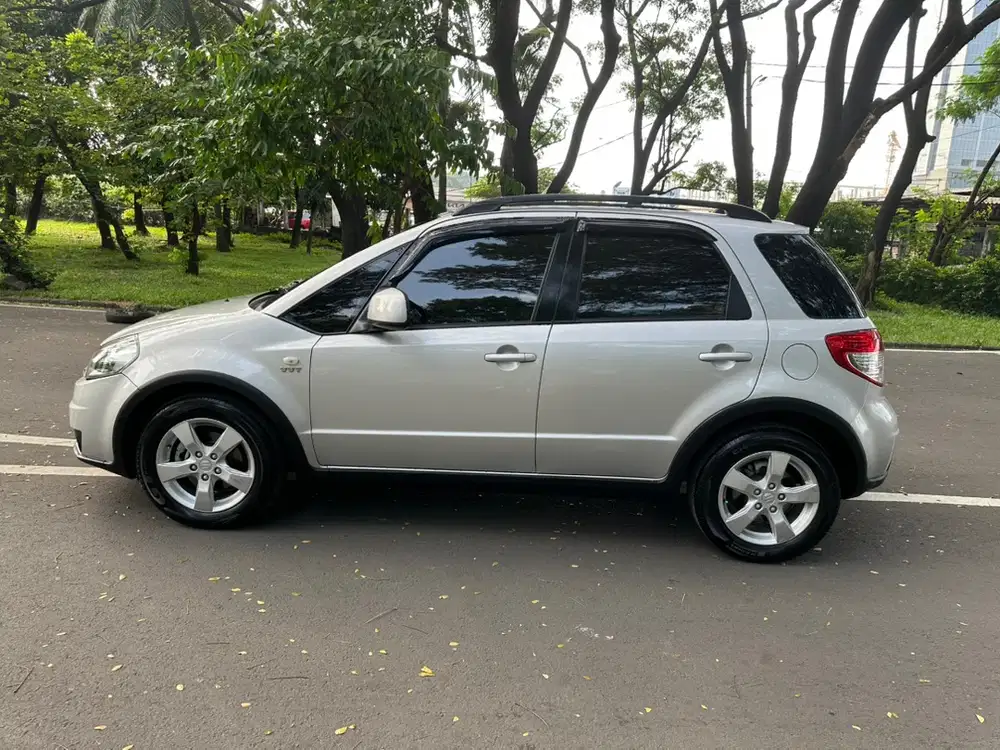 (Dp 15 jt) Suzuki SX4 matic 2012 kondisi mesin body istimewa