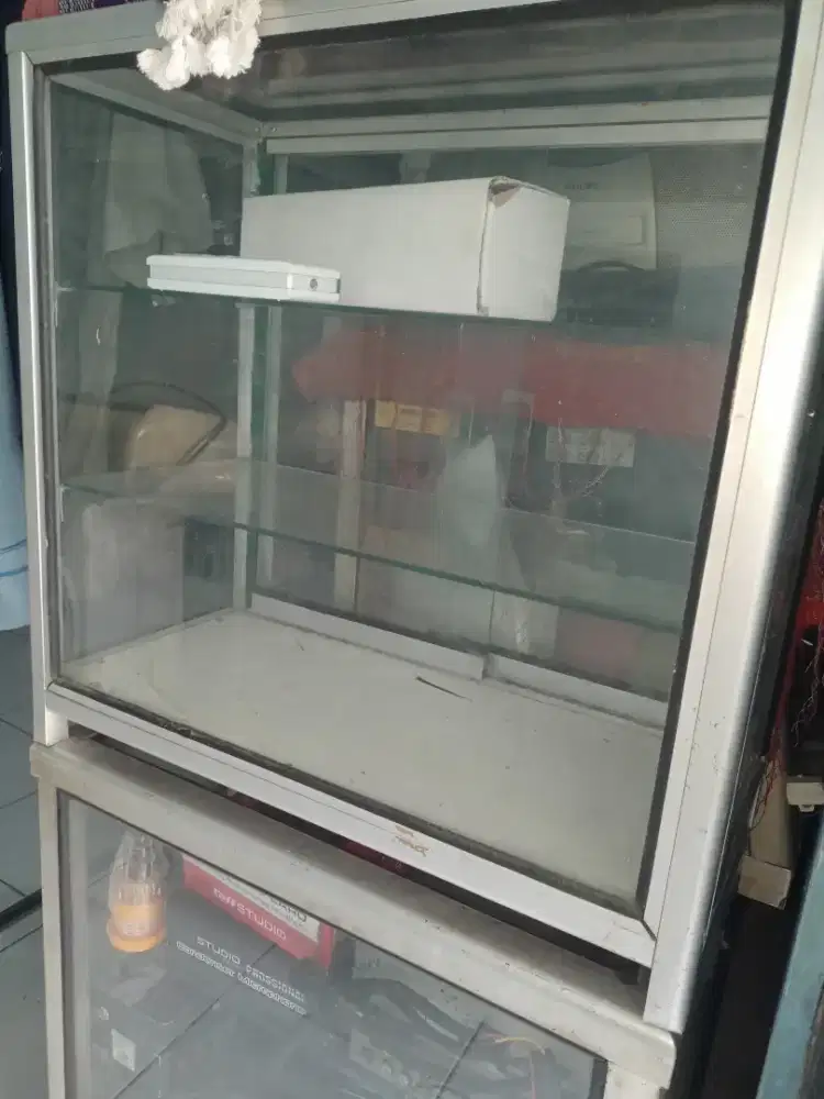Etalase kecil display