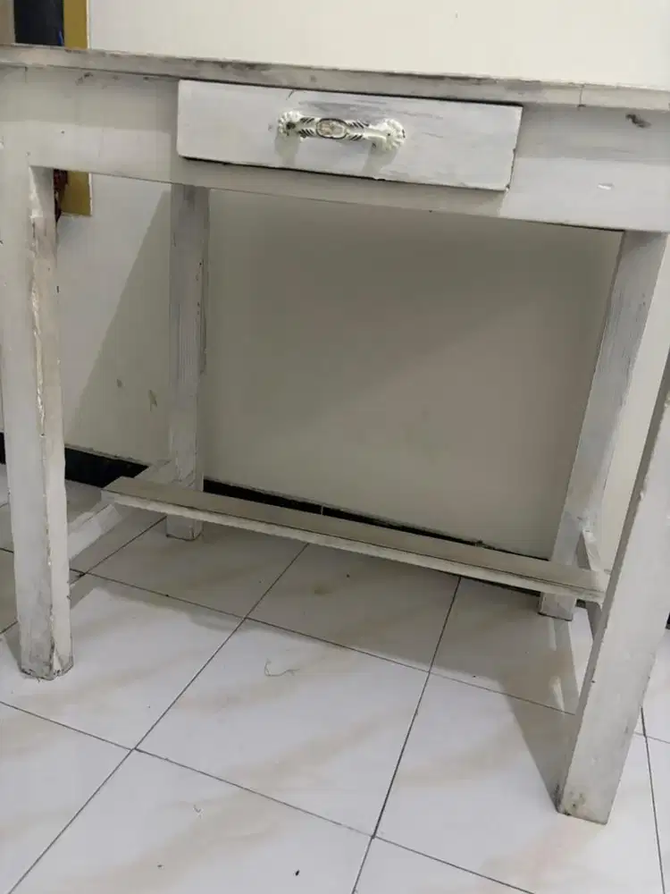 Dijual meja kayu