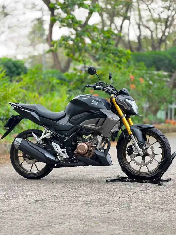 HONDA NEW CB150R HITAM 2023 KM 100 PERAK PAJAK PANJANG SUPER GRESS