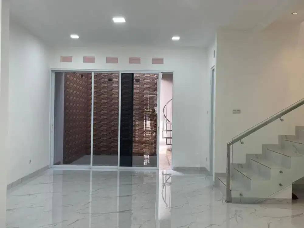 DIJUAL RUMAH 2,5 LANTAI BANGUNAN BARU DI BATUNUNGGAL BANDUNG