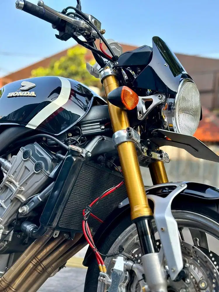 CB 650 F Full custom Full Paper