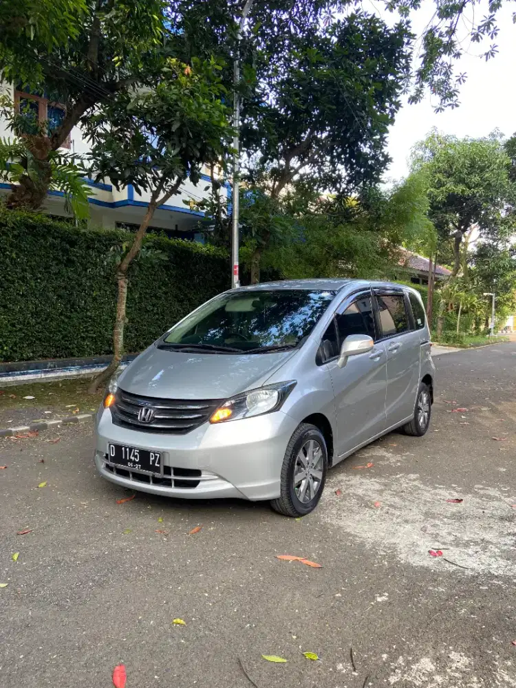 Honda freed 1.5 E AT 2010