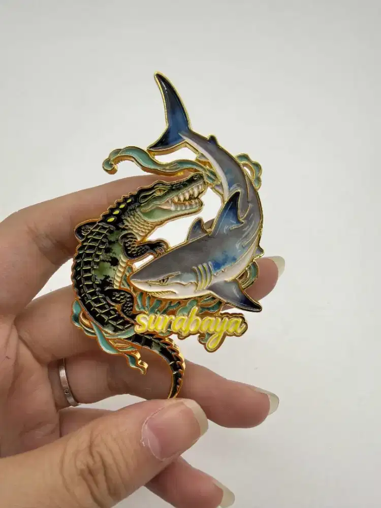 Magnet Kulkas / Pin Enamel Ikon Surabaya ( Suro & Boyo) Premium