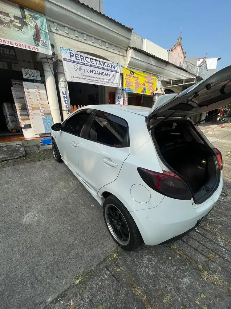 Mazda2 R 2012 AT istimewa