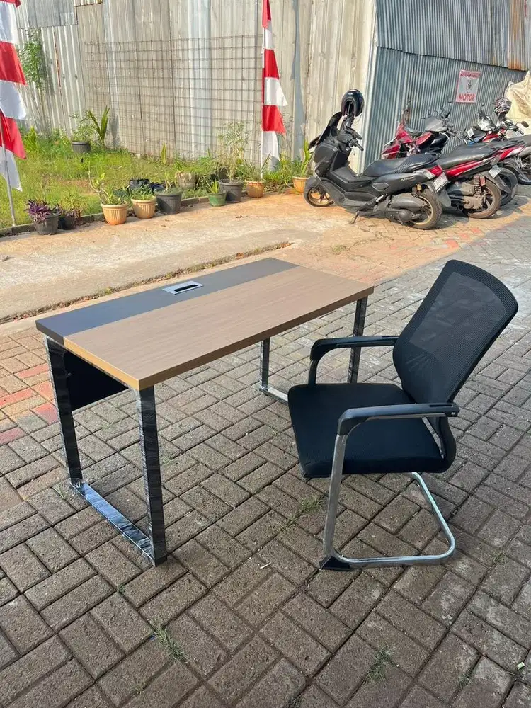 Meja kantor baru