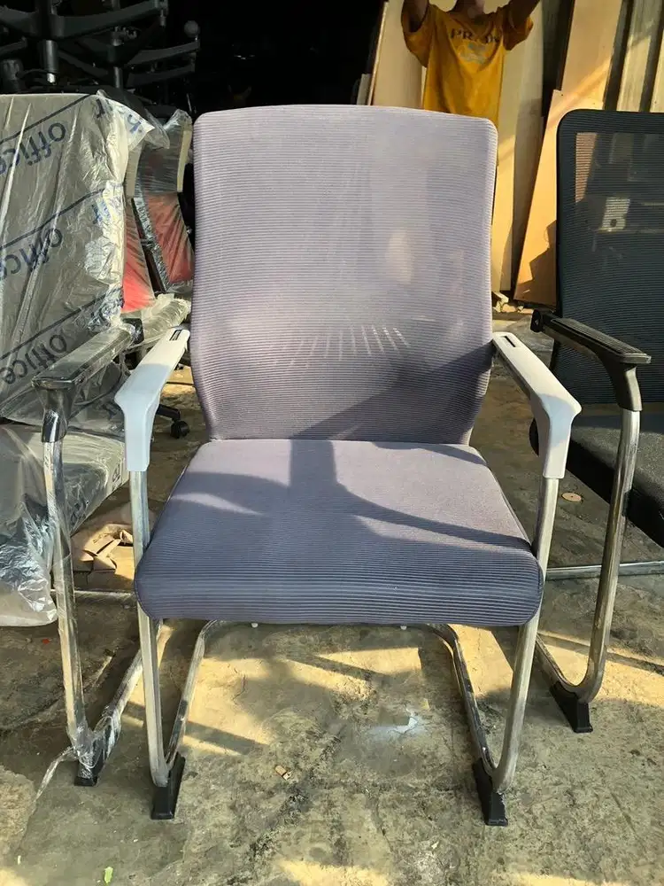 Kursi kantor baru