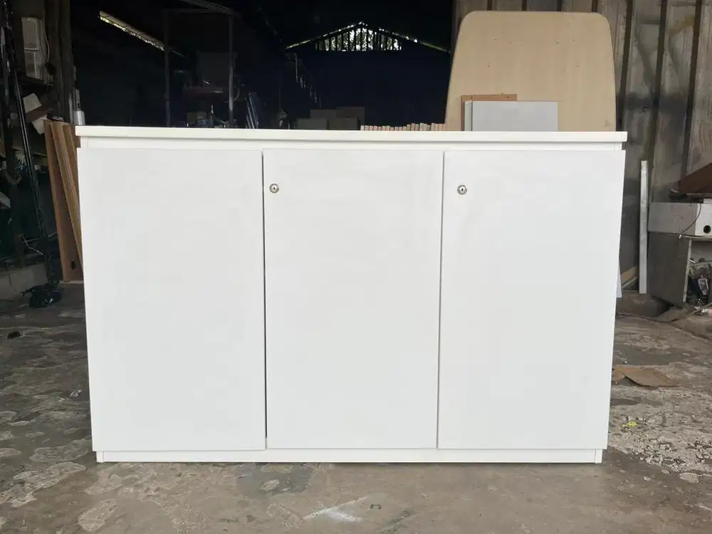 Credenza pintu 3