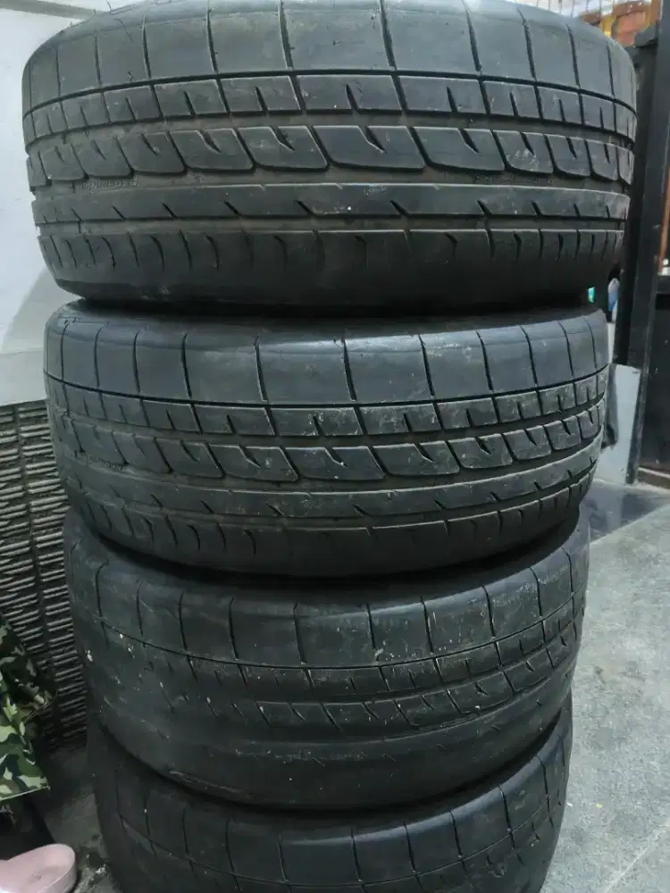 BAN MOBIL BEKAS R19/225/40