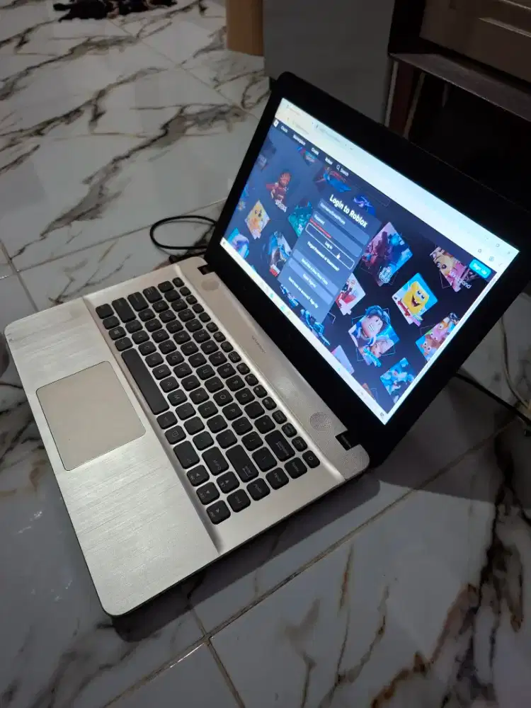 Laptop asus SK6E99J