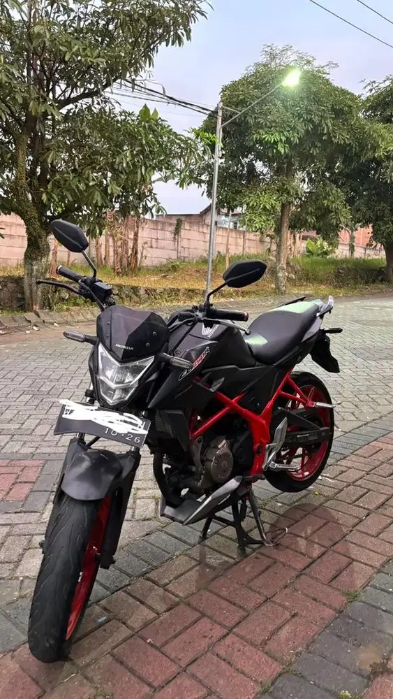 Honda CB150R Hitam