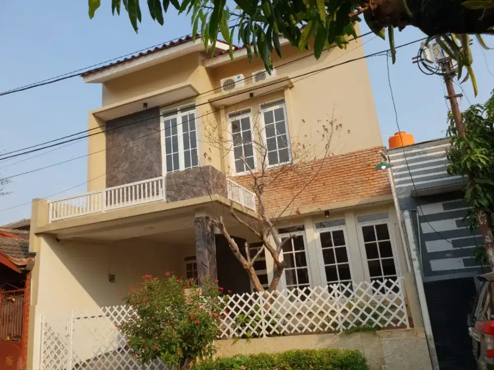 Di sewakan rumah Villa japos deket dg Bintaro dan ciledug