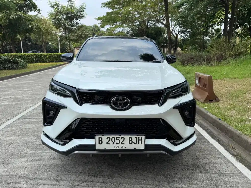 Toyota Fortuner 2.8 GR TSS Aero Package Low Kilometer