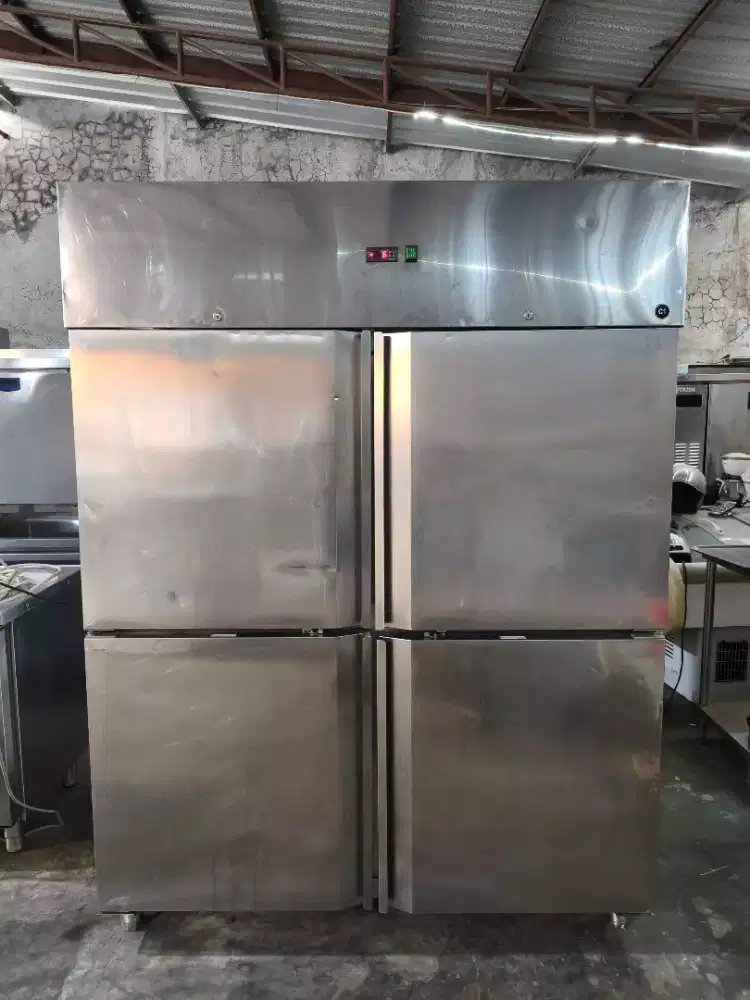 Upright chiller 4 pintu 

Merk RIGHTCOOL
Uk 148×83×197