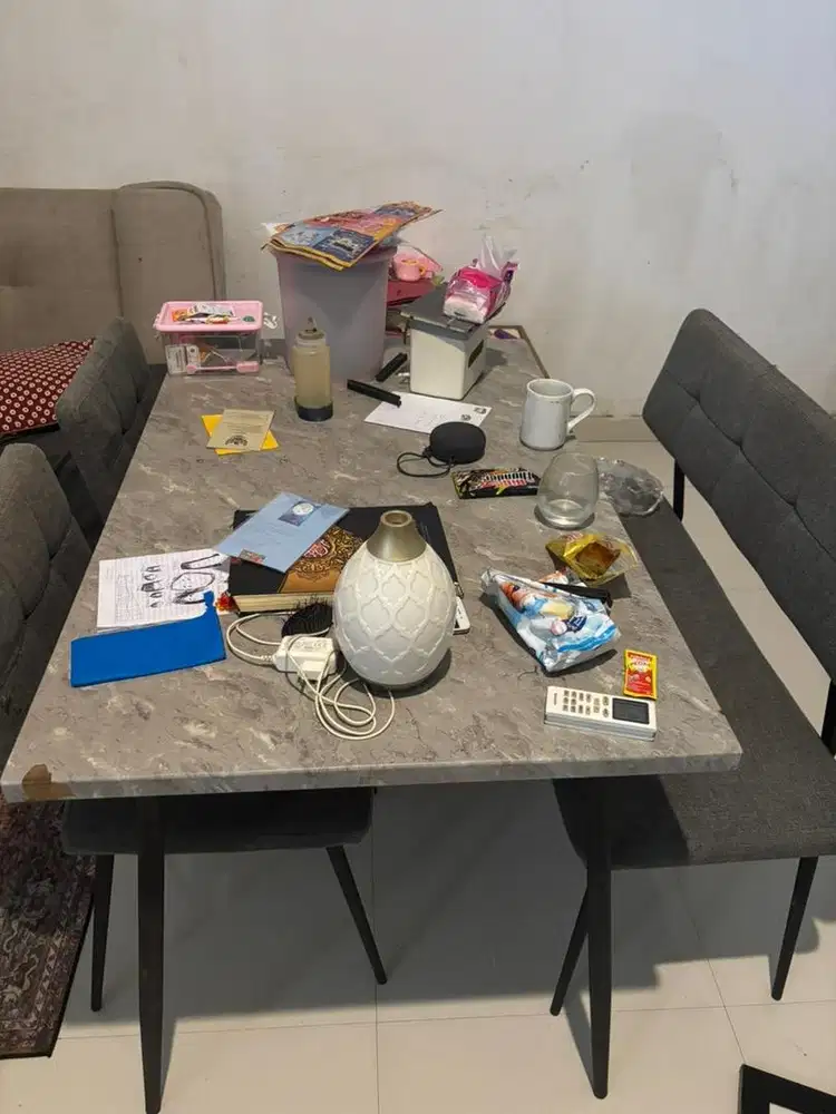 Meja makan informa