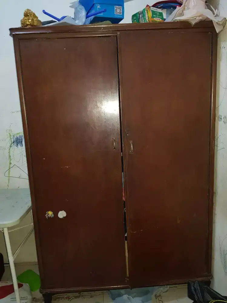 Lemari pakaian dan meja belajar bahan jati