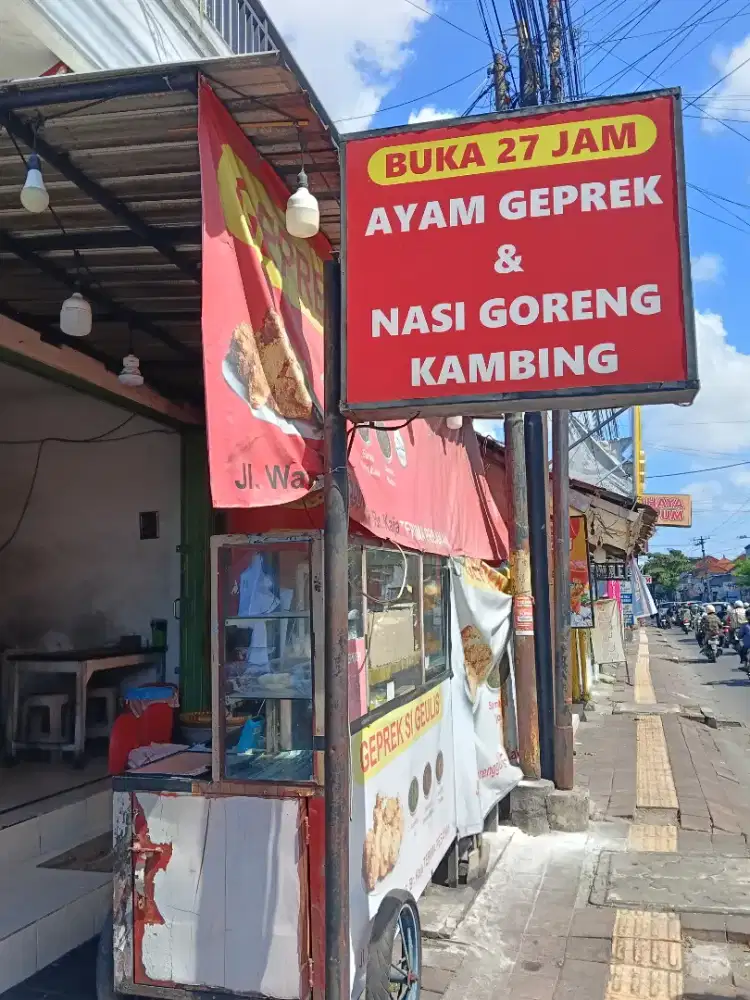 Di butuhkan segera karyawan laki laki untuk di warung ayam geprek