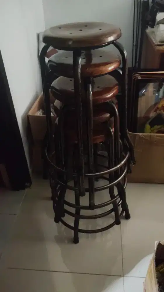kursi bulat kokoh