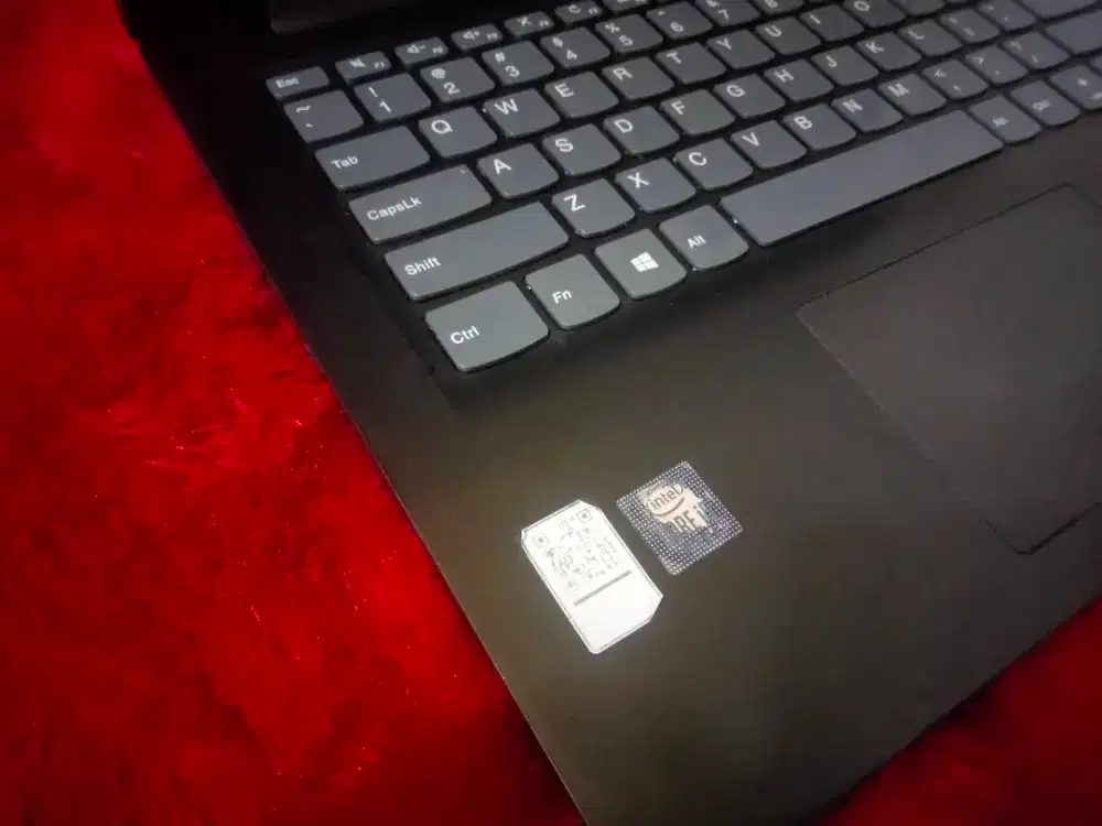 Lenovo Ip s145/Core i5-1035g1/Ram 12gb 
VGA Intel uhd 
SSD 256gb