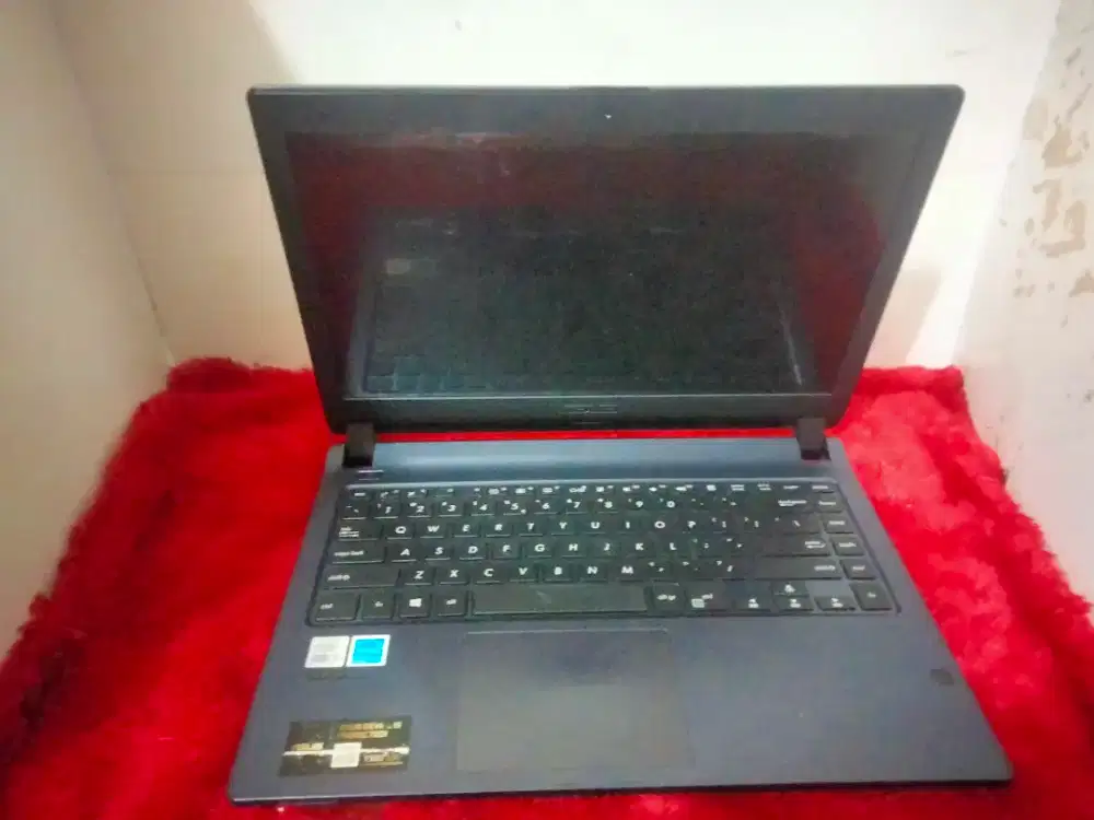 Laptop Asus pro p1440f/ core i3-gen10/RAMGB/SSD 256gb/vga Intel ultra
