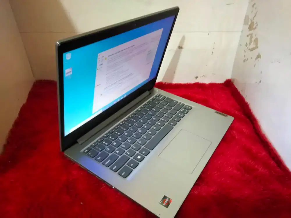 Lenovo ip slim3/AMD RYZEN 7-3700u/RAM 8gb/SSD256gb/AMDRADEON RX VEGA10