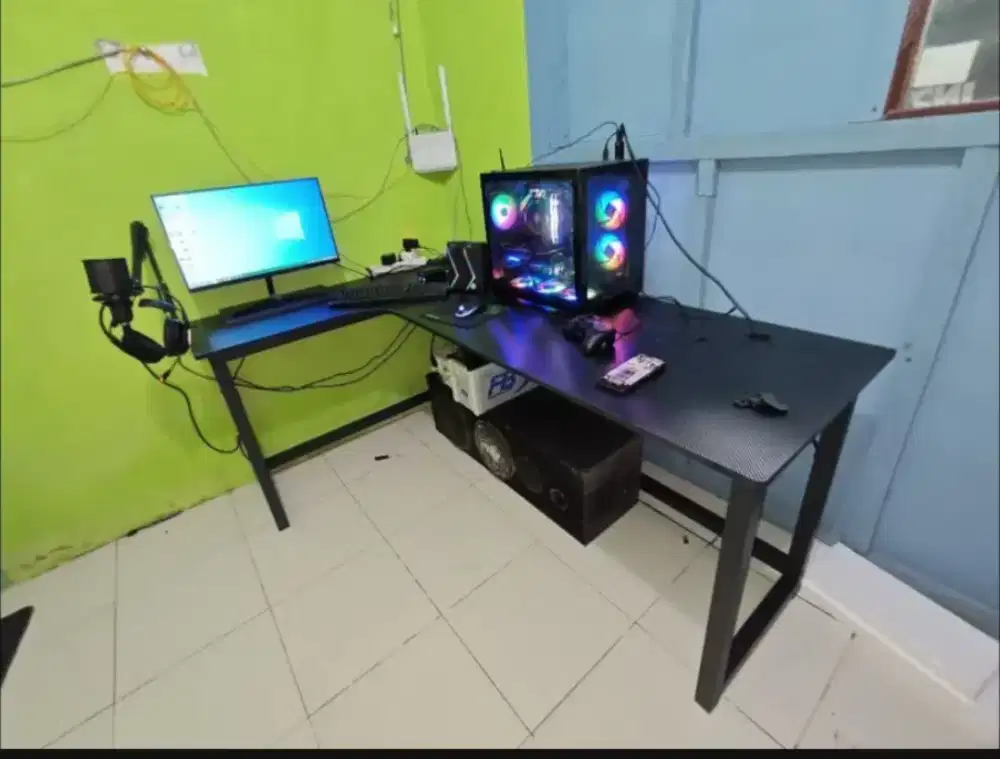 Meja gaming letter L