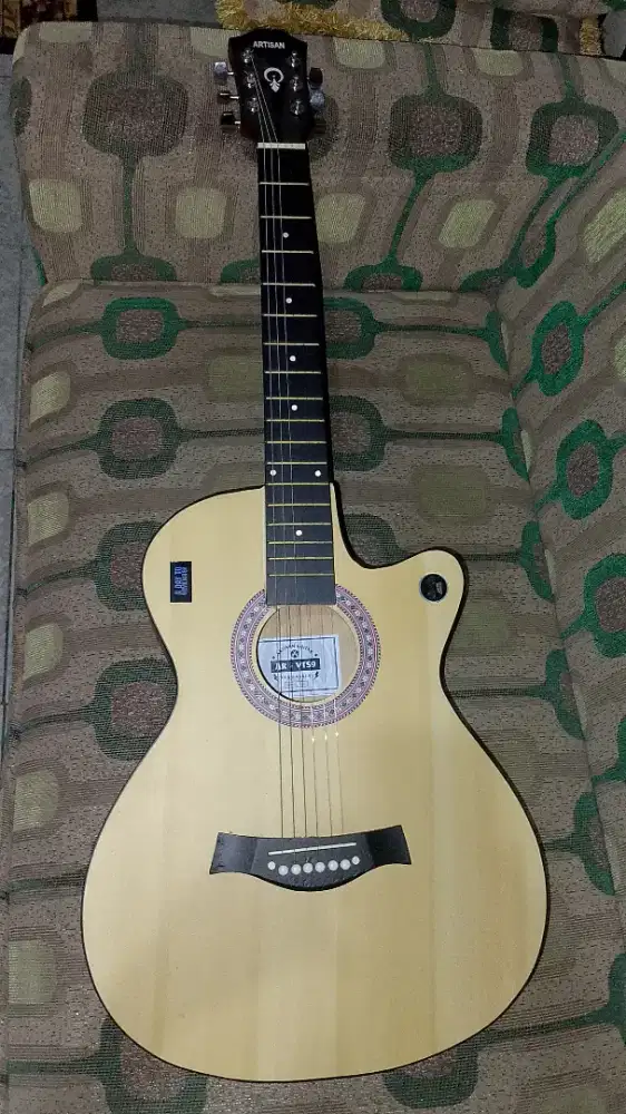 JUAL GITAR MASIH MULUS