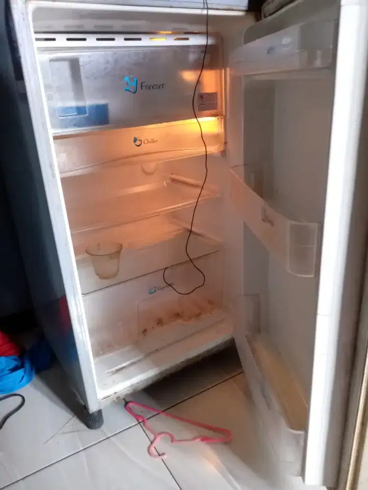 Kulkas merek Toshiba Glacio