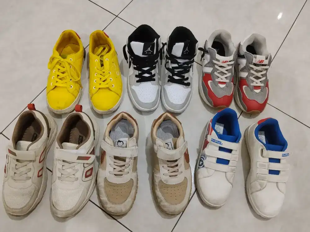 Sepatu anak lakilaki