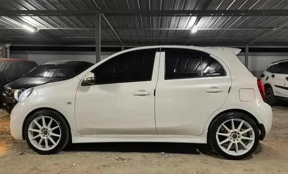 Velg Racing Rays ring 17 putih muraah