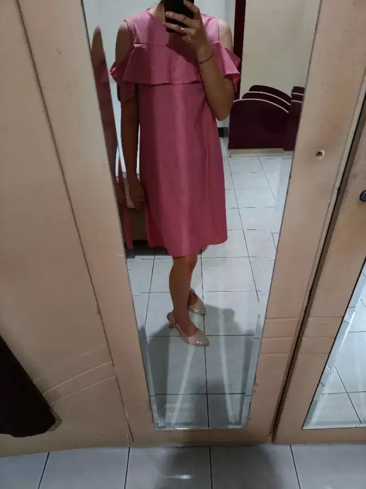 Preloved Off Shoulder Pink Dress