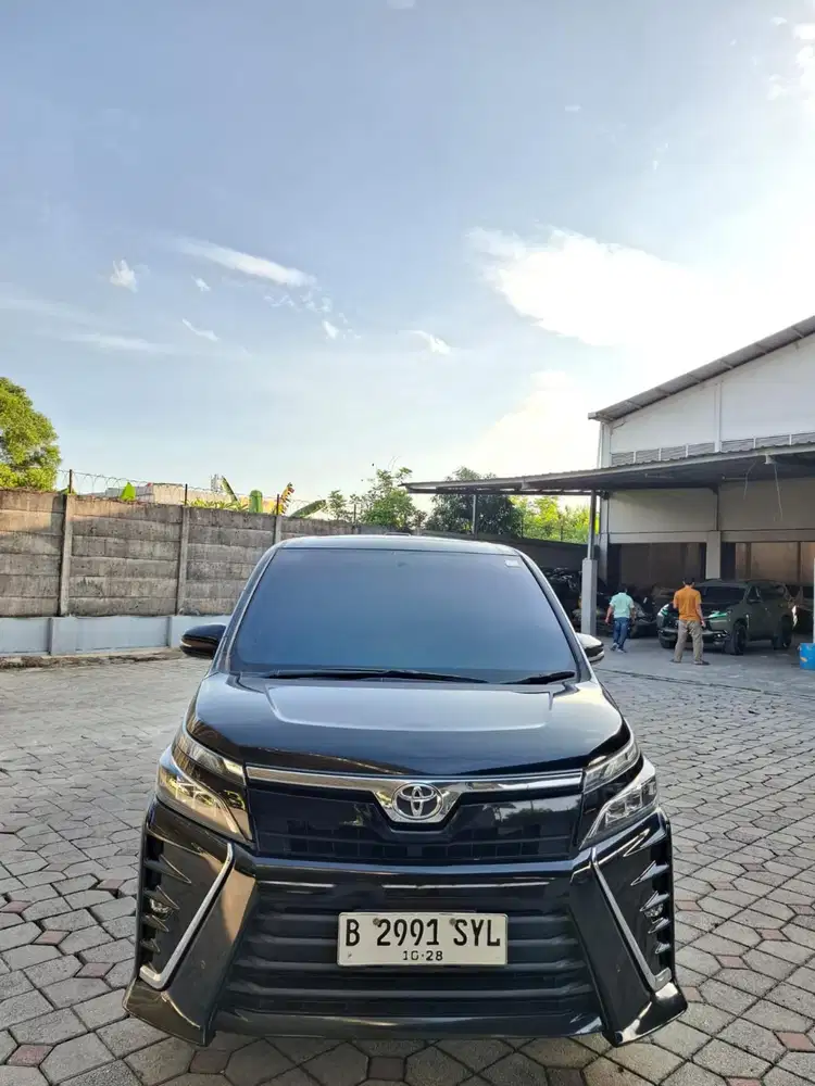 Voxy 2018 matic. Km 82rb antik