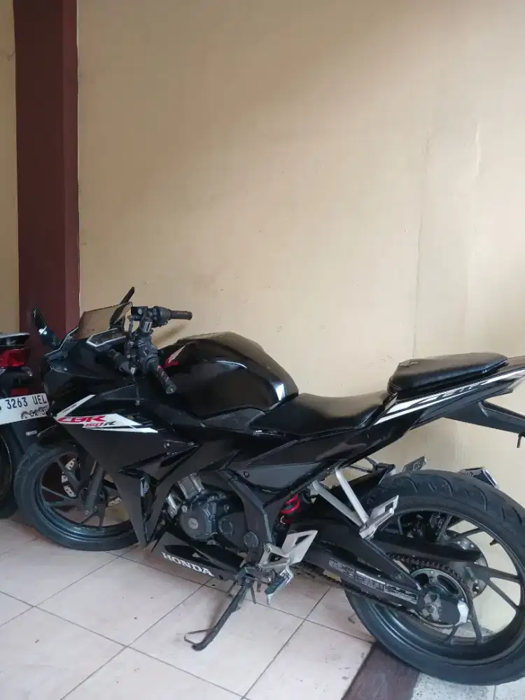 CBR150R   mesin kering  semuanpart ori ban tebel
